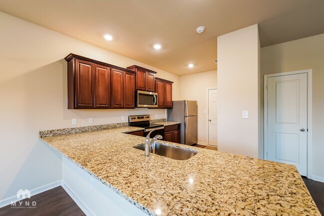 Foto del edificio - 525 Clover Cir