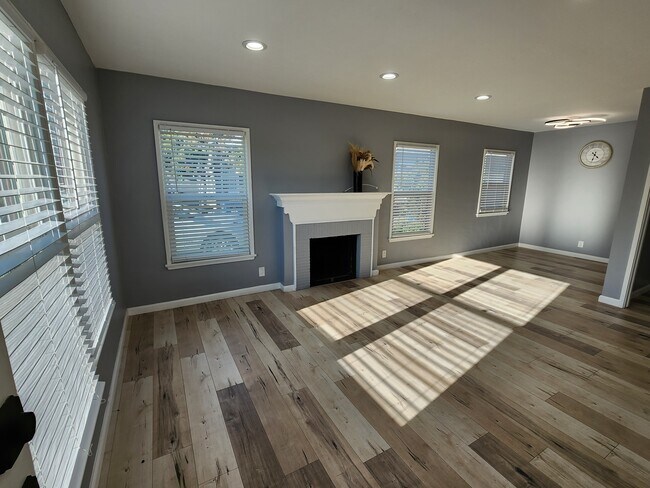 Foto del edificio - 8106 Vantage Ave