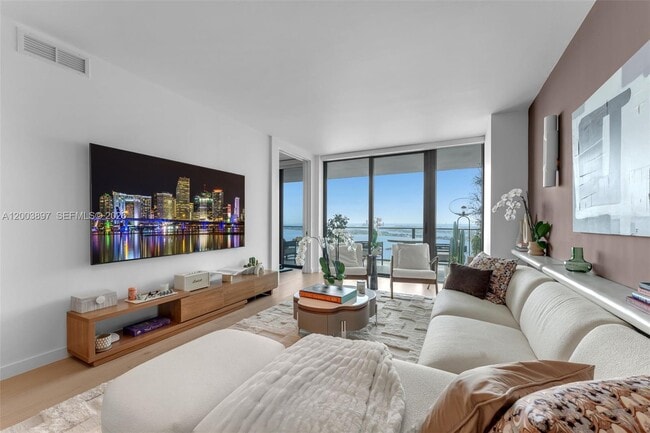 Foto del edificio - 650 NE 32nd St
