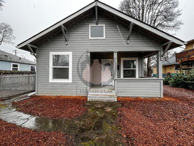 Foto del edificio - Adorable Craftsman Home in SE Salem