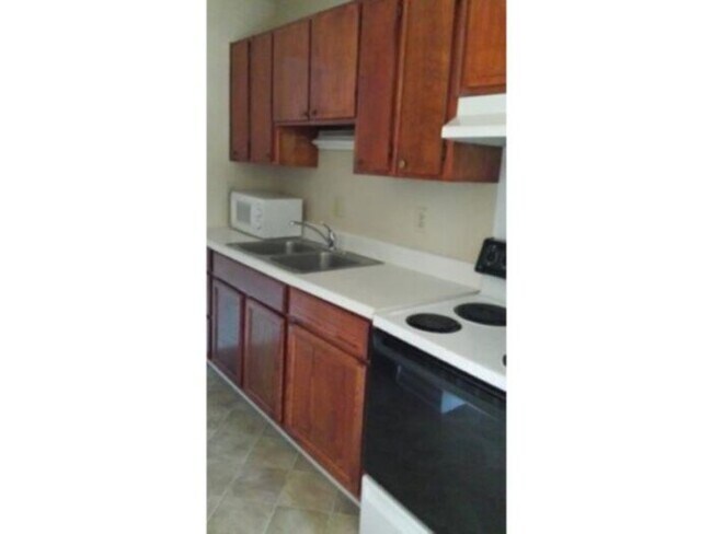 Building Photo - Brewster Place, Fayetteville, Nc 28303