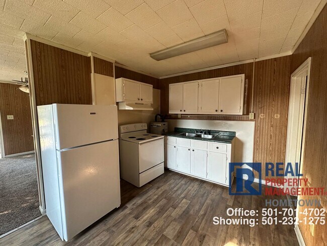 Foto del edificio - Nice Duplex In The Middle Of Town!! Move-in Special: Get 50% off your first month’s rent.