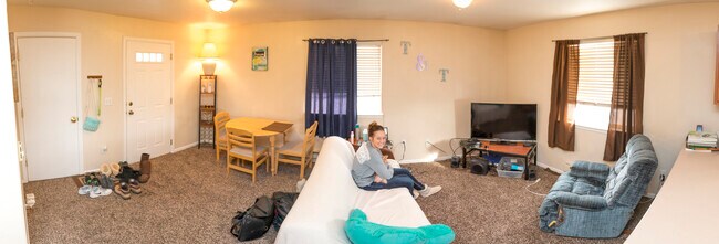 Building Photo - 925 Arnold St