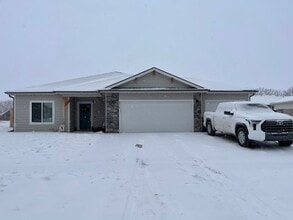 Building Photo - 4816 Plumthicket Dr