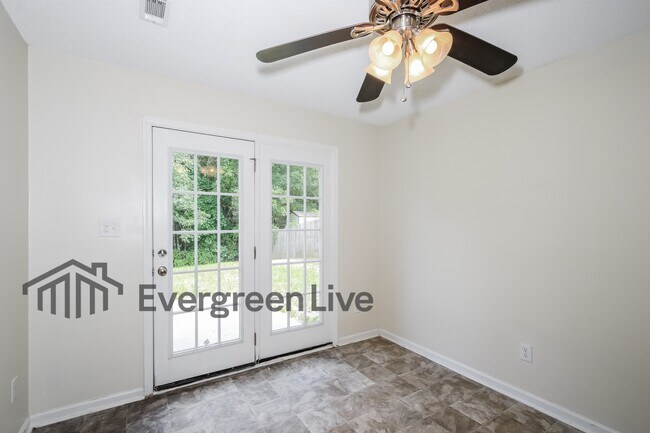 Foto del edificio - 4132 Burning Tree Ln