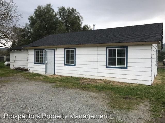 Primary Photo - 2 br, 1 bath Apartment - 15300 Murphy Ave