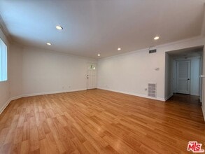 Building Photo - 330 Cameron Pl