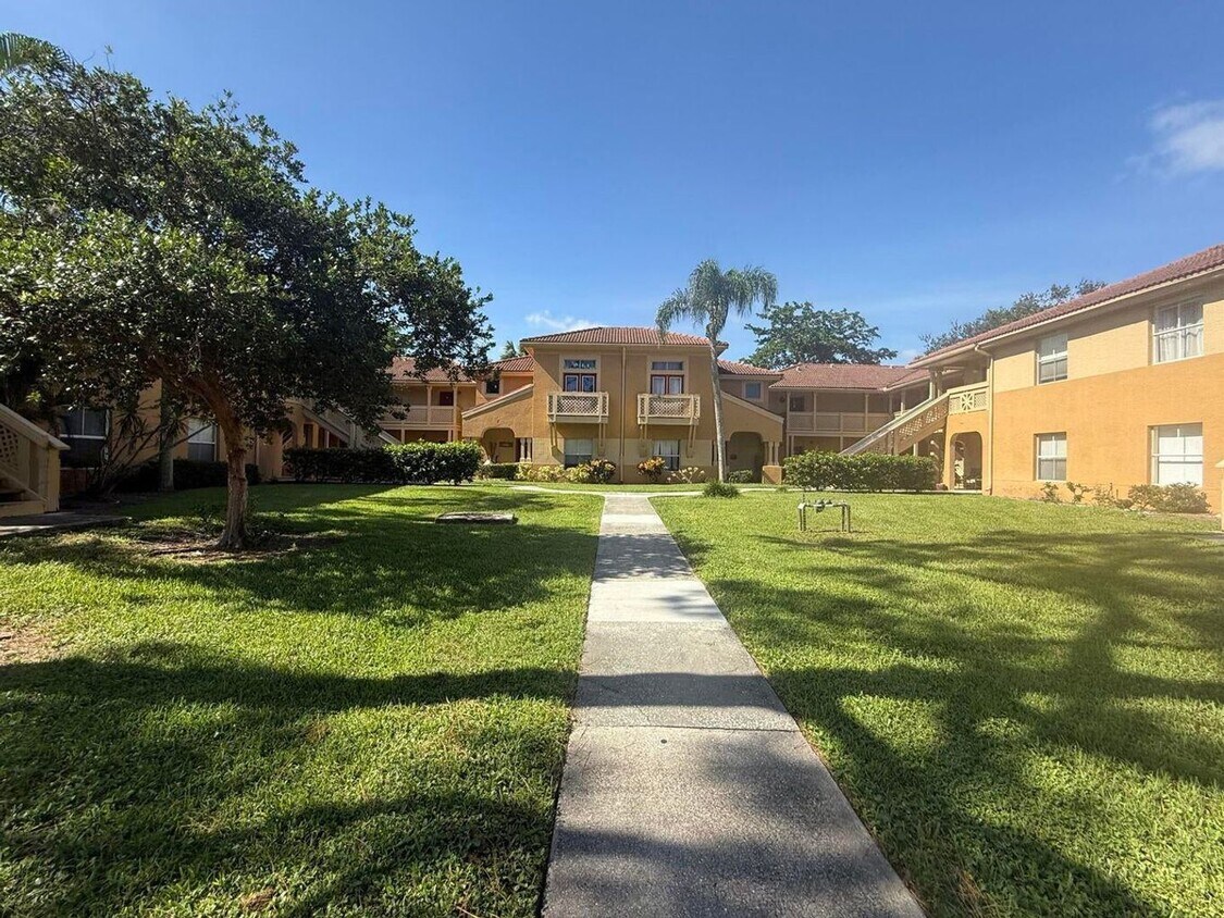 1/1 Spacious Condo in Gated Community - 1/1 Spacious Condo in Gated Community