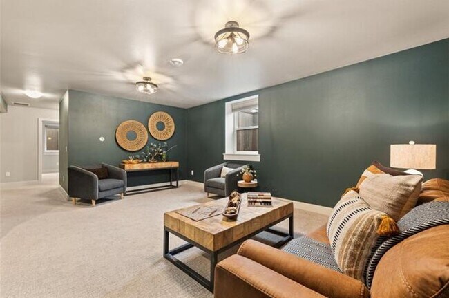 Foto del edificio - 4 Bed / 3 Bath Home in Silver Creek Estate...