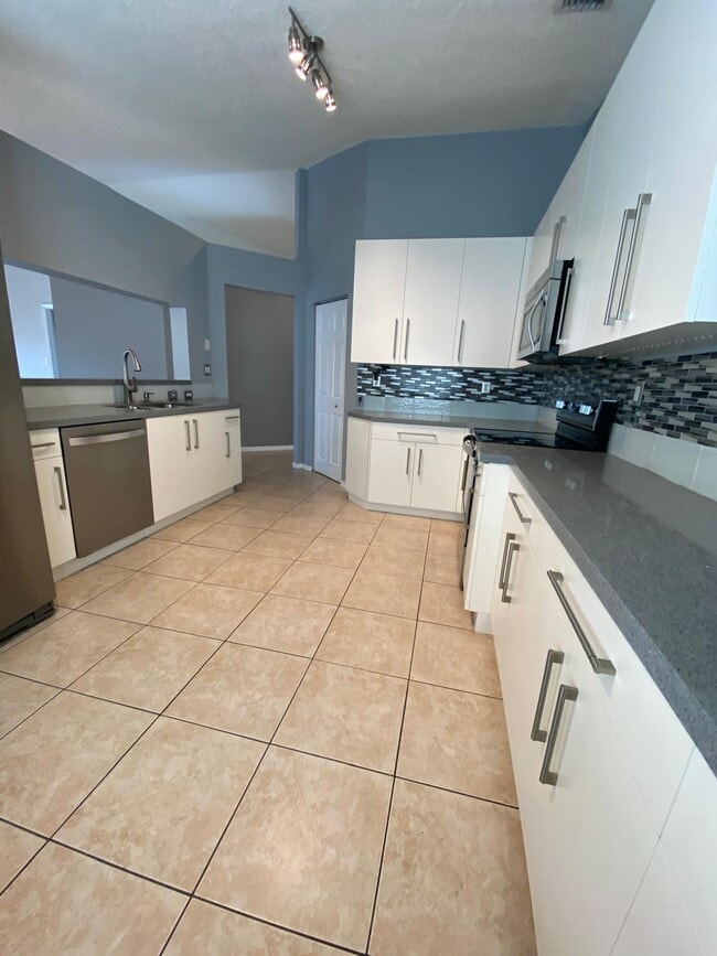 Building Photo - 2322 NW 166th Ave