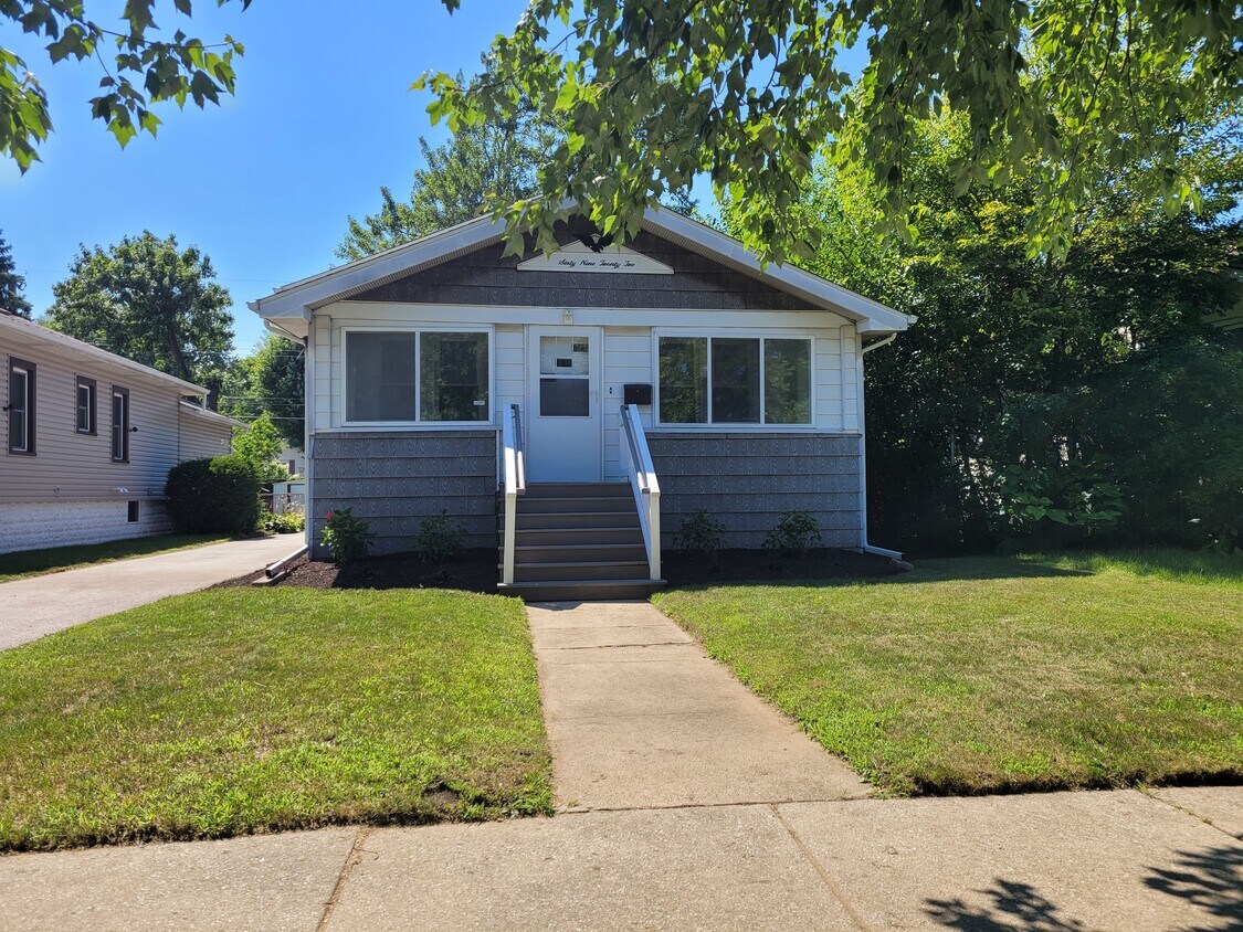 Foto principal - 6922 Van Buren Ave