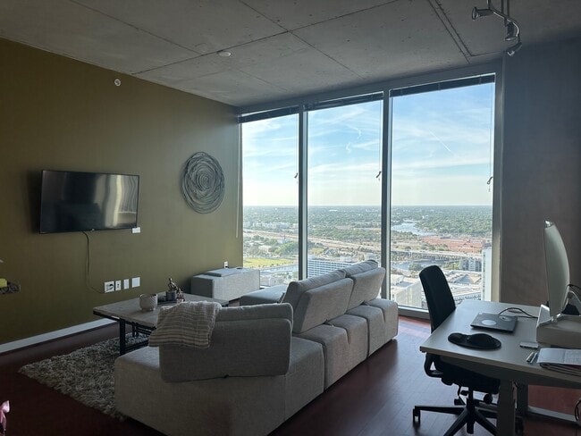 Building Photo - 777 N Ashley Dr