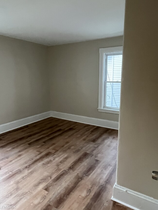 Foto del edificio - 4 br, 1 bath Triplex - 144 Pearl Street 2