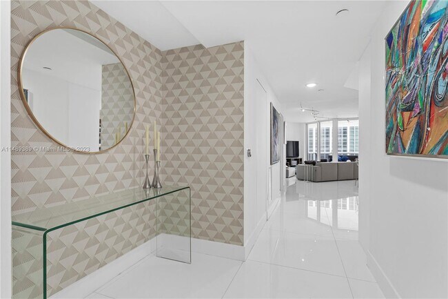 Foto del edificio - 4779 Collins Ave