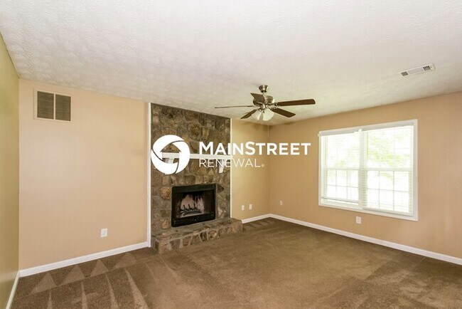 Building Photo - 3 Bedroom Pet-Friendly Home in Newnan, GA with Main Street Renewal