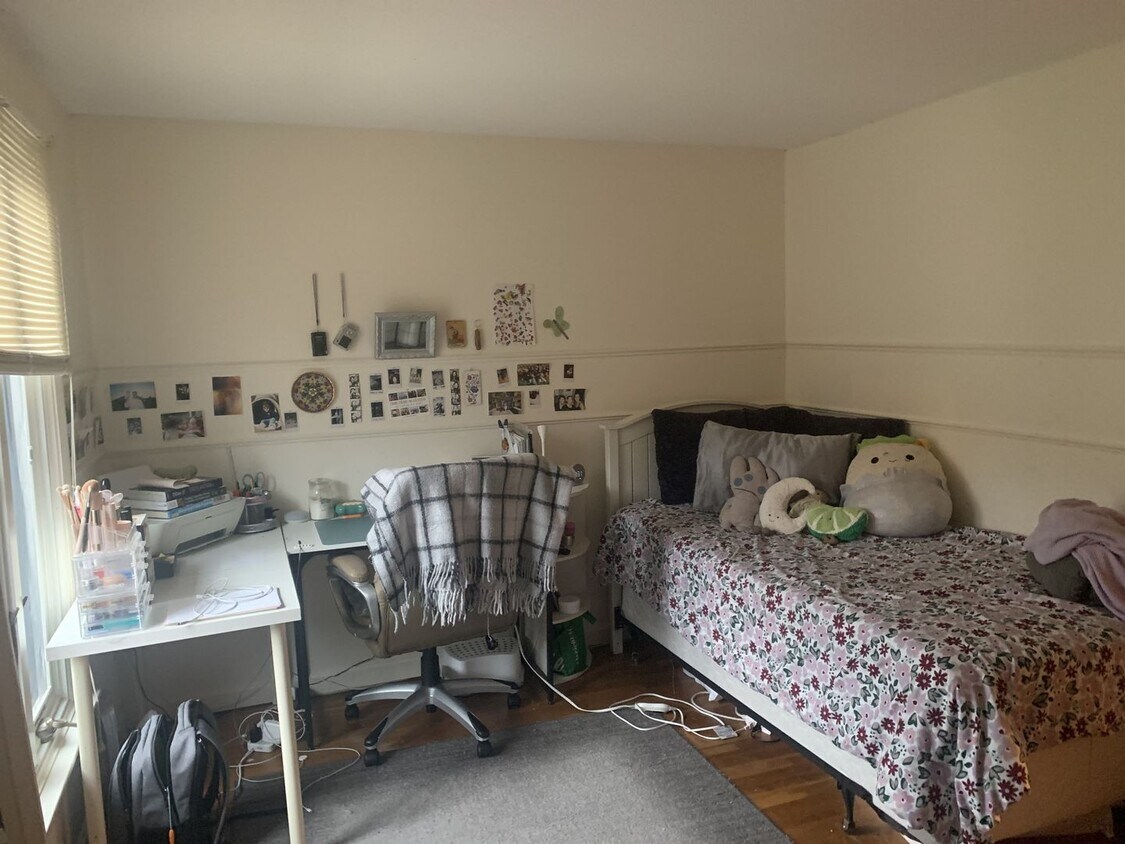 Foto del edificio - 2 Bedroom 1.5 Bathroom Unit in Webster Court