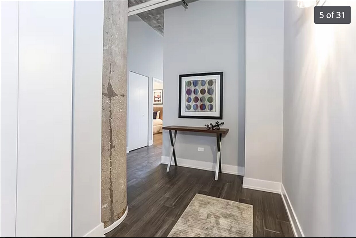 Foyer - 320 E 21st St