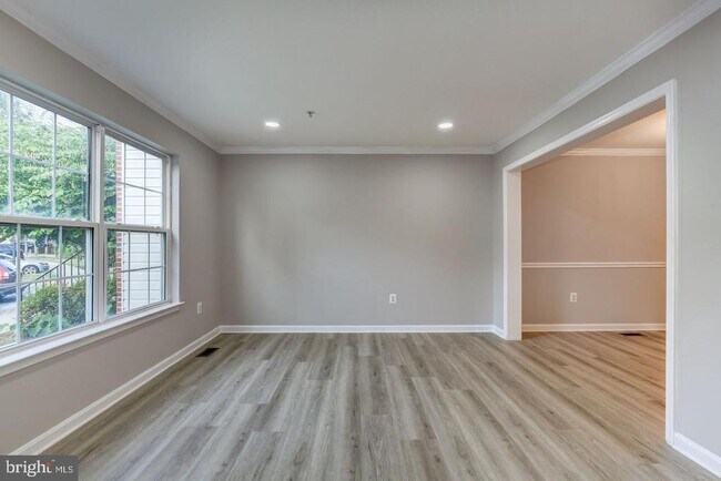 Foto del edificio - 4719 Springmaid Ln