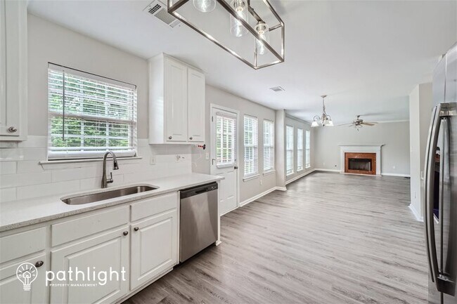 Foto del edificio - 5799 Village Loop