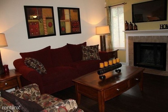 Foto del edificio - 3475 Pleasant Brook Village Ln