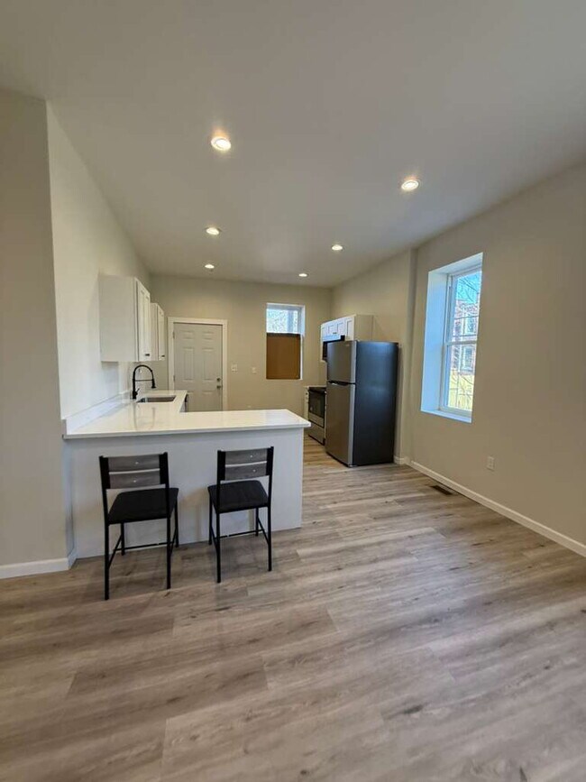 Building Photo - "Discover Your Ideal 2-Bed/1 bath Retreat in Vibrant BENTON PARK WEST at 3215 Nebraska Ave!"