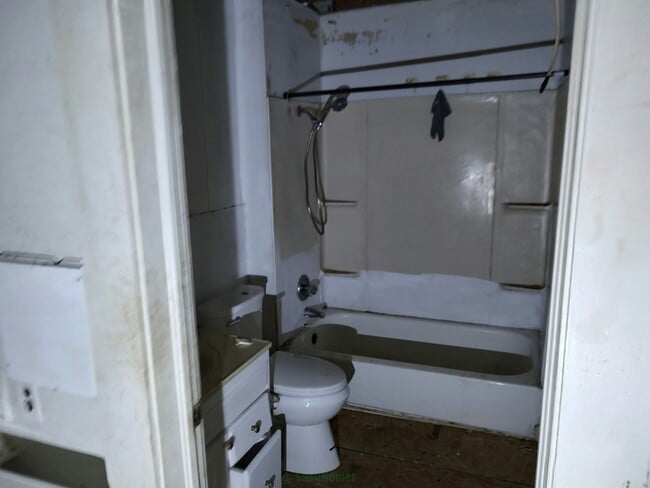 Building Photo - 732 Thomas St