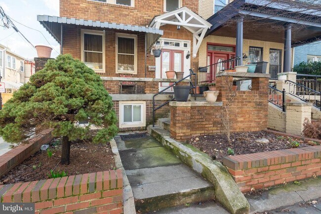 Foto del edificio - 1002 Irving St NW