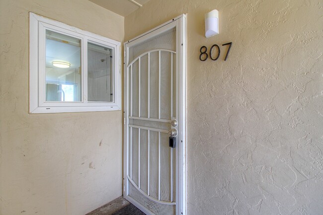 Foto del edificio - 807 W 9th St