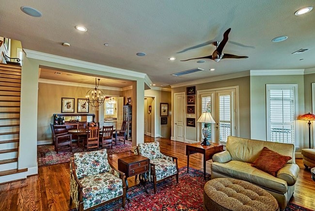 Building Photo - 1302 Lake Pointe Pky