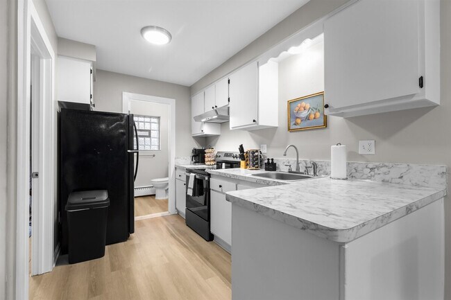 Building Photo - 55 Hollywood Ct