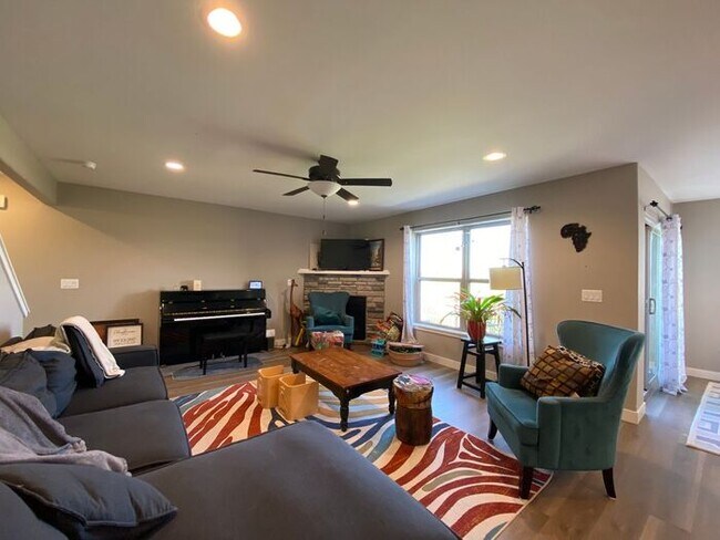 Foto del edificio - $2,550 | 4 Bedroom, 3.5 Bathroom House | Pets Negotiable | Available for a January 1st, 2026 Move...