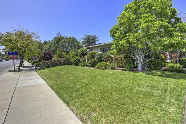 Building Photo - 543 South Sierra Madre Boulevard