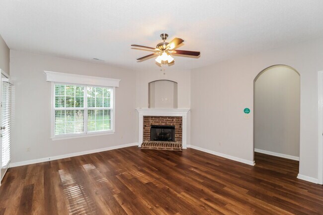 Building Photo - 1637 Lawson Dr
