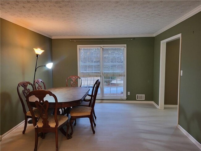 Building Photo - 2990 Riverbend Dr