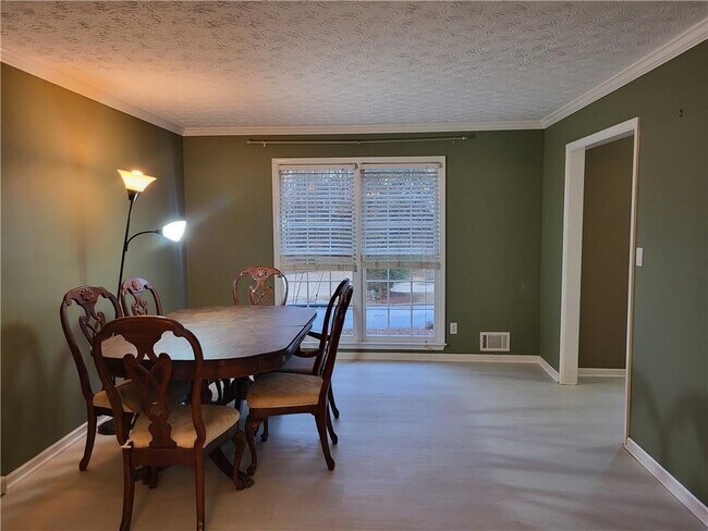 Foto del edificio - 2990 Riverbend Dr