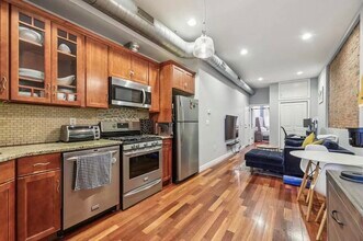 Building Photo - 96 Bowers St