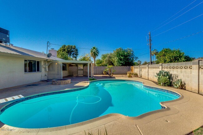 Foto del edificio - Best Neighborhood around ASU!  5 Bed 2 Bath with great yard