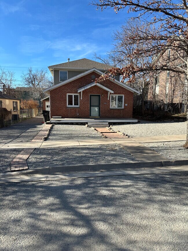 Foto del edificio - 2220 Grove Cir
