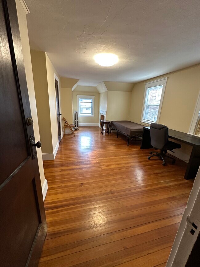 Foto del edificio - 121 Glenville Ave