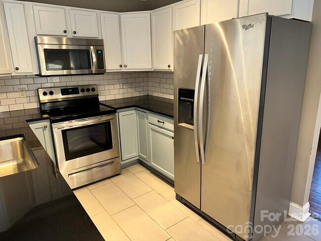 Foto del edificio - 2612 Pinckney Ave