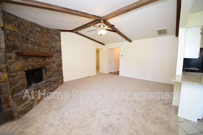 Building Photo - 1717 N Desert Palm Ave