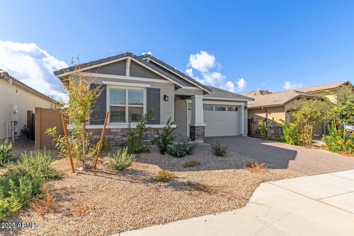 Foto principal - 11157 W Parkway Dr