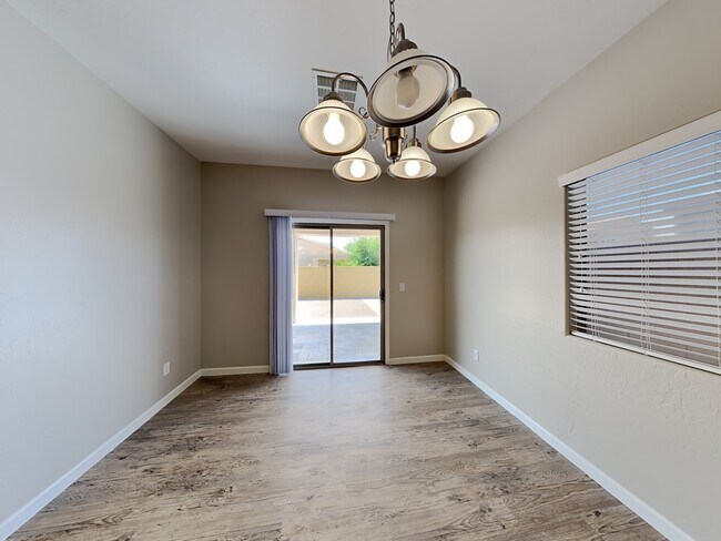 Foto del edificio - 16847 W Rimrock St