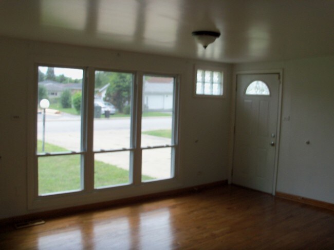 Foto del edificio - 16160 Hermitage Ave