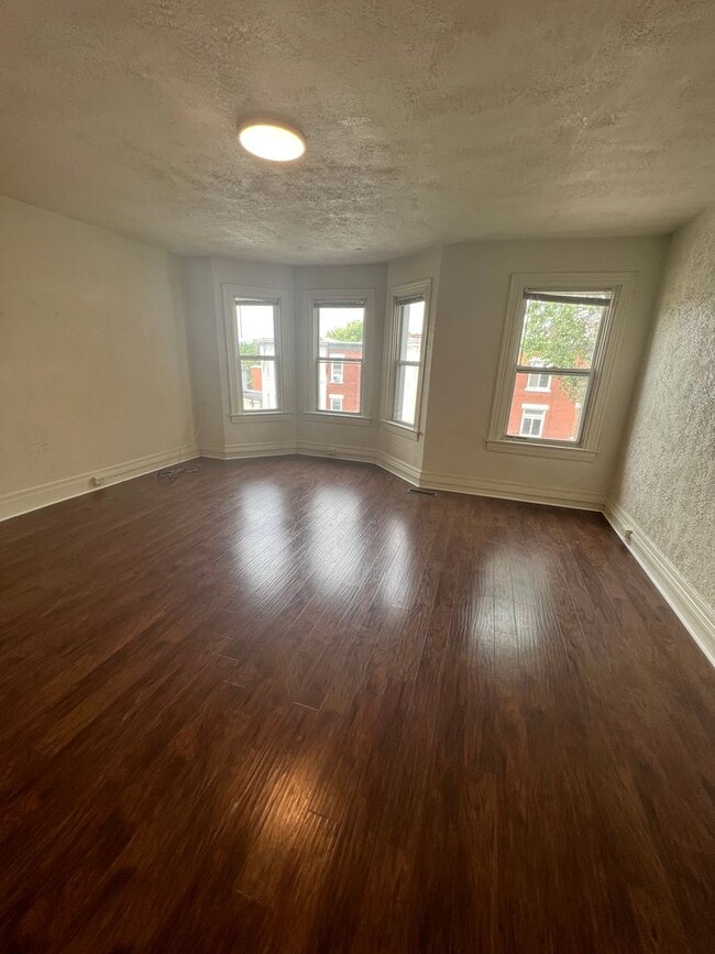 Building Photo - 18 Welsford St