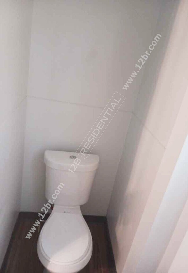 Foto del edificio - 5-Bedroom Home Close to Rockefeller Park