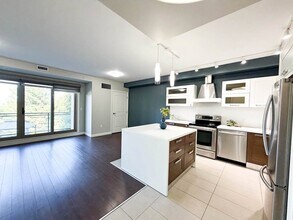 Building Photo - 1310 Nesbitt Dr