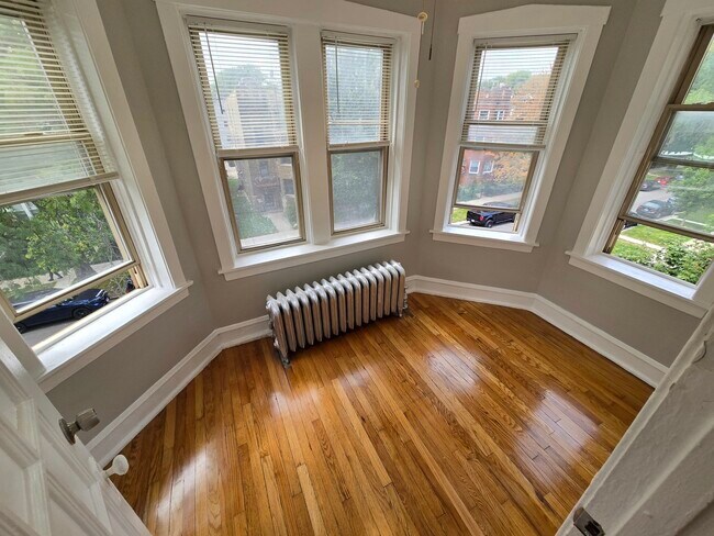 Foto del edificio - 4831 N Springfield Ave