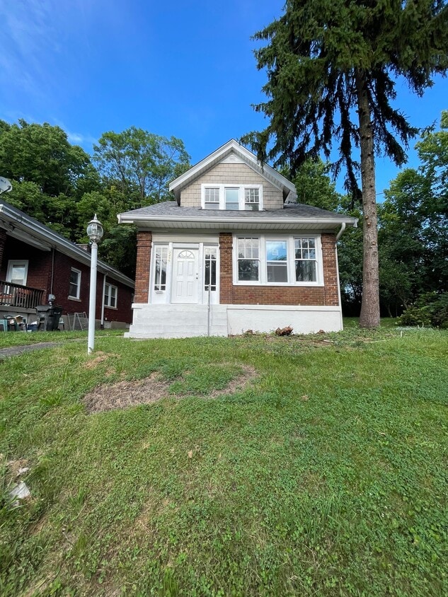 Photo - 2456 Saturn St (Cincinnati, OH)