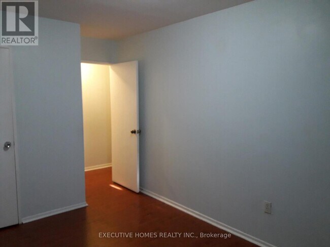 Photo du bâtiment - 100 Dundalk Dr